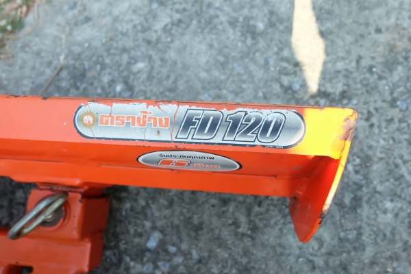 ขาย Kubota KRT 140 plus มีดันหน้า ผาน 3 ตราช้าง คาดเหล็ก ล้อเหล็กกันจม อุปกรณ์ครบ มีตัวยกตอนติดหล่ม ยางใหม่ หน้า - หลัง Hydrolic สมบูรณ์ สภาพสวย ขาย 115,000 บาท ติดต่อ ต้น 083 - 0963427