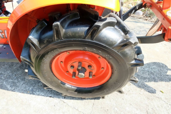 ขาย Kubota KRT 140 plus มีดันหน้า ผาน 3 ตราช้าง คาดเหล็ก ล้อเหล็กกันจม อุปกรณ์ครบ มีตัวยกตอนติดหล่ม ยางใหม่ หน้า - หลัง Hydrolic สมบูรณ์ สภาพสวย ขาย 115,000 บาท ติดต่อ ต้น 083 - 0963427