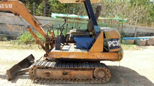 ขายด่วนรถแบคโฮ KOMATSU PC30-UU-5 สภาพสวย พร้อมใช้งาน