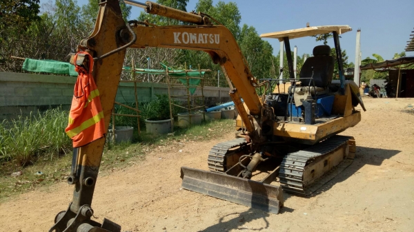 ขายด่วนรถแบคโฮ KOMATSU PC30-UU-5 สภาพสวย พร้อมใช้งาน