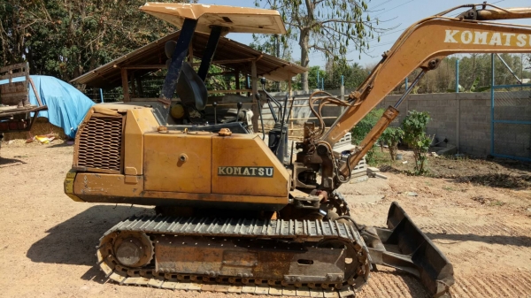 ขายด่วนรถแบคโฮ KOMATSU PC30-UU-5 สภาพสวย พร้อมใช้งาน