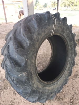 ขายยางรถไถมือส สภาพยังใช้ได้อีก ถอดจากฟอร์ดขนาด 18.4-30