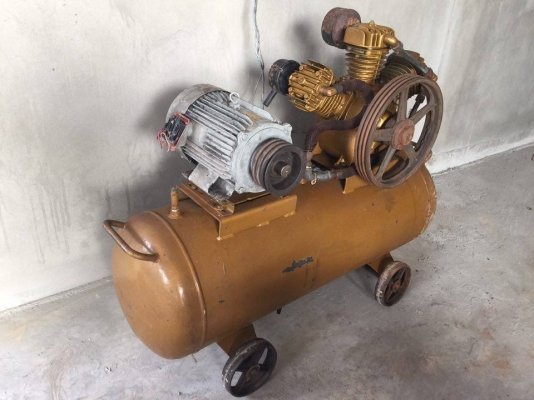 ขายถังลม ปั๊ม3หัว มอเตอร์10แรง3เฟส ถัง250ลิตร ขาย 22000 บาท