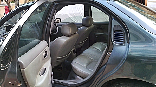 สุดหล่อ mondeo ปี 94  สีใหม่กริ๊บ100\% ภายในสวย มีมูนรูฟ LPG ภาษี ก.ค.60