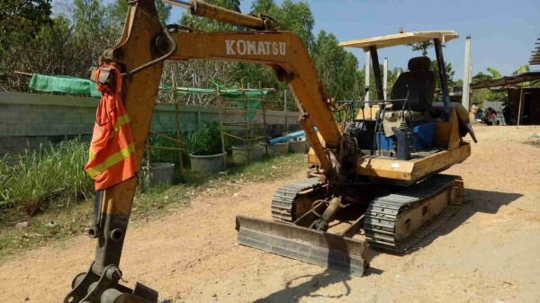 ขายด่วน KOMATSU PC30-5 รถสภาพสวยพร้อมใช้งาน เคริ่องปั้มดี โซ่ช่วงล่างสวย เอกสารสัญญาซื้อขาย