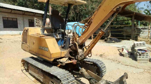 ขายด่วน KOMATSU PC30-5 รถสภาพสวยพร้อมใช้งาน เคริ่องปั้มดี โซ่ช่วงล่างสวย เอกสารสัญญาซื้อขาย