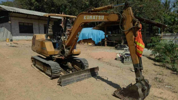 ขายด่วน KOMATSU PC30-5 รถสภาพสวยพร้อมใช้งาน เคริ่องปั้มดี โซ่ช่วงล่างสวย เอกสารสัญญาซื้อขาย