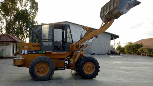 ขายด่วนรถตักเอวอ่อน TCM830 รถสวยมีตู้แอร์ เอกสารใบอินวอย ขายด่วนรถตักเอวอ่อน TCM830 รถสวยมีตู้แอร์ เอกสารใบอินวอย