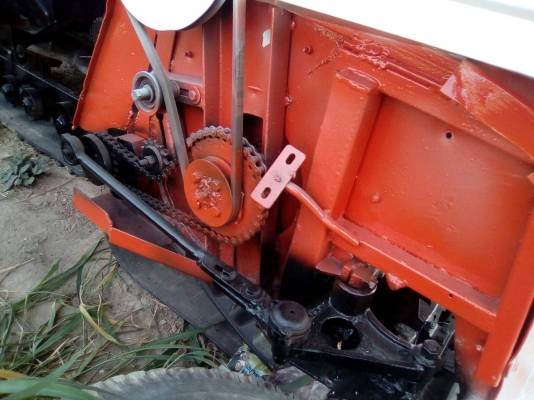 ลดราคาครับ เพียง 70,000 บาทรถเกี่ยวข้าว ZAI เครื่องเดิมๆ 90 แรงม้า หน้ากว้าง 2 เมตร พร้อมใช้งาน