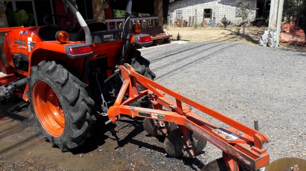 ขายรถไถคูโบต้าL3008 รถปี57 ใบมีดผาลหลังพร้อมใช้งานครับ