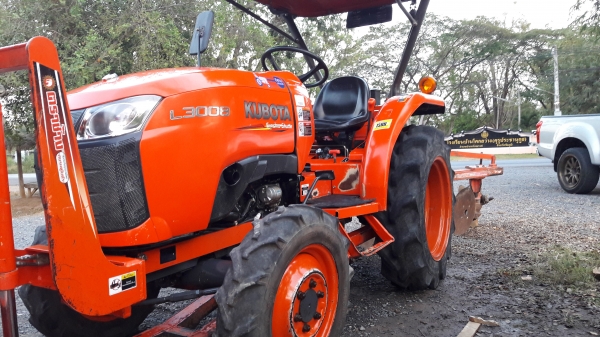 ขายรถไถคูโบต้าL3008 รถปี57 ใบมีดผาลหลังพร้อมใช้งานครับ