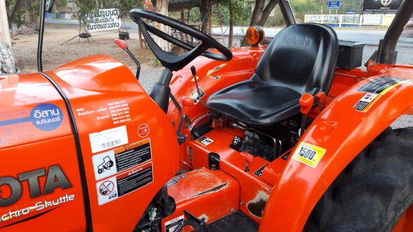 ขายรถไถคูโบต้าL3008 รถปี57 ใบมีดผาลหลังพร้อมใช้งานครับ