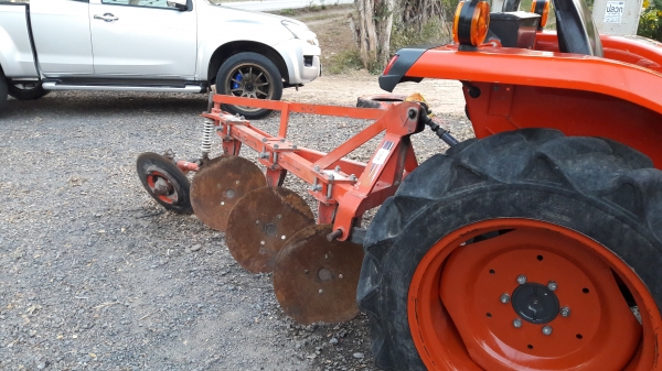 ขายรถไถคูโบต้าL3008 รถปี57 ใบมีดผาลหลังพร้อมใช้งานครับ