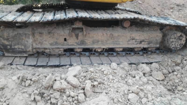 ขาย 695000 KOMATSU PC200-6  เครื่องคามินท์ ดี ปั้มแรง โช่หนา เอวแน่ ไฟฟ้าครบ ขาดมอเตอร์คันเร่ง เอกสารอินวอทย์ รถอยู่ จ.อุบลราชธานี 090-772-3710 090-772-3708