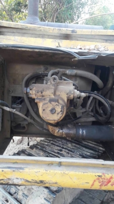 ขาย 695000 KOMATSU PC200-6  เครื่องคามินท์ ดี ปั้มแรง โช่หนา เอวแน่ ไฟฟ้าครบ ขาดมอเตอร์คันเร่ง เอกสารอินวอทย์ รถอยู่ จ.อุบลราชธานี 090-772-3710 090-772-3708