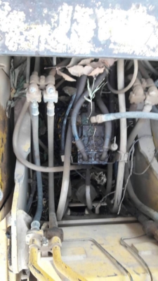 ขาย 695000 KOMATSU PC200-6  เครื่องคามินท์ ดี ปั้มแรง โช่หนา เอวแน่ ไฟฟ้าครบ ขาดมอเตอร์คันเร่ง เอกสารอินวอทย์ รถอยู่ จ.อุบลราชธานี 090-772-3710 090-772-3708