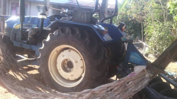 ขาย 495,000 NEWHOLLAND TT55 สองเพลา  2,xxx ชม เครื่องดี เกียร์ดี (ใบมีด และ หาง 7 ) เอกสารเล่มทะเบียน รถอยู่ จ.ร้อยเอ็ด  090-772-3710 090-772-3708