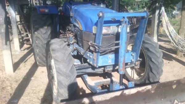 ขาย 495,000 NEWHOLLAND TT55 สองเพลา  2,xxx ชม เครื่องดี เกียร์ดี (ใบมีด และ หาง 7 ) เอกสารเล่มทะเบียน รถอยู่ จ.ร้อยเอ็ด  090-772-3710 090-772-3708