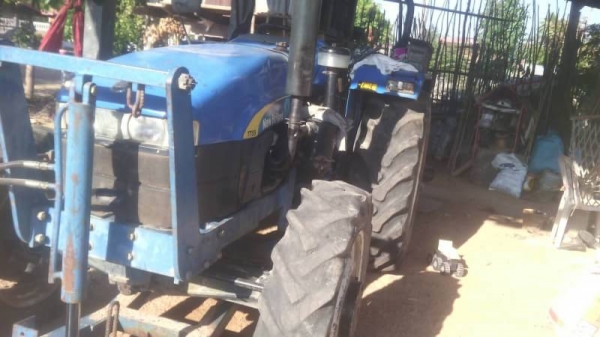 ขาย 495,000 NEWHOLLAND TT55 สองเพลา  2,xxx ชม เครื่องดี เกียร์ดี (ใบมีด และ หาง 7 ) เอกสารเล่มทะเบียน รถอยู่ จ.ร้อยเอ็ด  090-772-3710 090-772-3708