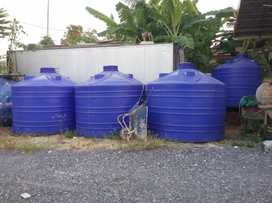 1.ถังน้ำเหลือ 2 ใบ ขนาด 4,000 ลิตร ขายเหมาใบละ 8,500 เป็นของใหม่ พลาสติกอย่างหนา ซื้อมาใบละ 2 หมื่น ยังไม่ได้ใช้ จะขายออกครับ อยู่หน้าบ้านผม มาขนเอาเอง  2.ถังบำบัดส้วม ของใหม่ใบละ 9,500 จำนวน 2 ใบ  จะขายเหมาทั้ง รายการ 20,000 มาขนเอาเอง