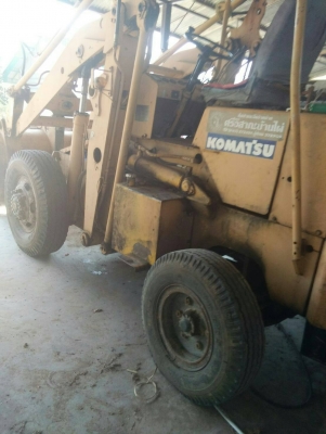 ขายด่วน เครื่อวมือจักรกลหนัก  รถตักลัอยางKomatsu  sd23-2  /4&quot;ล้อราคา  150,000