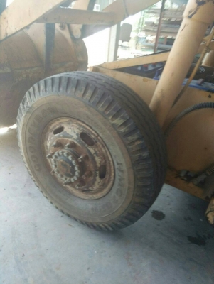ขายด่วน เครื่อวมือจักรกลหนัก  รถตักลัอยางKomatsu  sd23-2  /4&quot;ล้อราคา  150,000