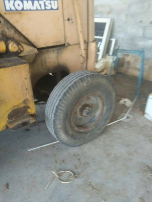 ขายด่วน เครื่อวมือจักรกลหนัก  รถตักลัอยางKomatsu  sd23-2  /4&quot;ล้อราคา  150,000