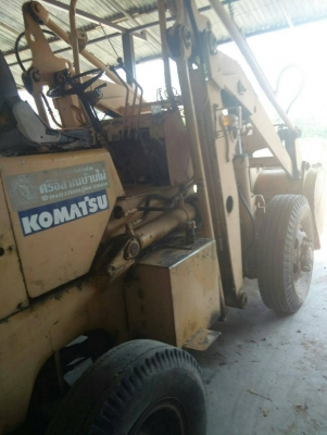 ขายด่วน เครื่อวมือจักรกลหนัก  รถตักลัอยางKomatsu  sd23-2  /4&quot;ล้อราคา  150,000
