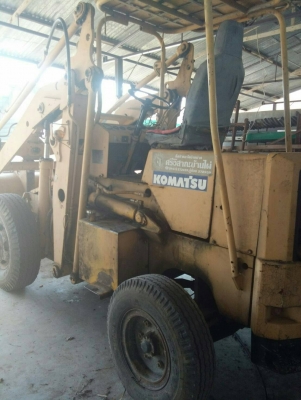 ขายด่วน เครื่อวมือจักรกลหนัก  รถตักลัอยางKomatsu  sd23-2  /4&quot;ล้อราคา  150,000