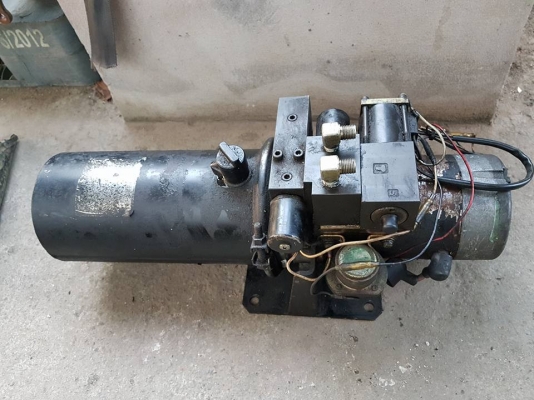 ขายปั๊มไฮดรอลิค 24v 2ทาง ตัวใหญ่ๆคับ ขายปั๊มไฮดรอลิค 24v 2ทาง ตัวใหญ่ๆคับ