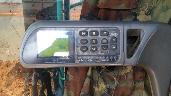 ขาย 590,000 KOBELCO sk 200-5 ไฟฟ้าครบ เครื่องดี ปั้มแรง เอวแน่น ช่วงล่างเต็ม รถพร้อมใช้(ทำงานอยู่) รถอยู่กาญจนบุรี 090-772-3710 090-772-3708