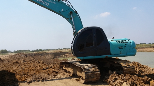 ขาย 590,000 KOBELCO sk 200-5 ไฟฟ้าครบ เครื่องดี ปั้มแรง เอวแน่น ช่วงล่างเต็ม รถพร้อมใช้(ทำงานอยู่) รถอยู่กาญจนบุรี 090-772-3710 090-772-3708