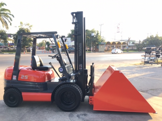 ขายรถโฟลคลิฟท์ TOYOTA  ุ6FD25 ,เสายกสูง 4 เมตร , เครื่องยนต์ดีเซล 2Z  ,งาปรับคว่ำหงาย , ปุ้งกี๋ปากกว้าง 1.5 เมตร , รถนำเข้าแท้จากญี่ปุ่น 100\%