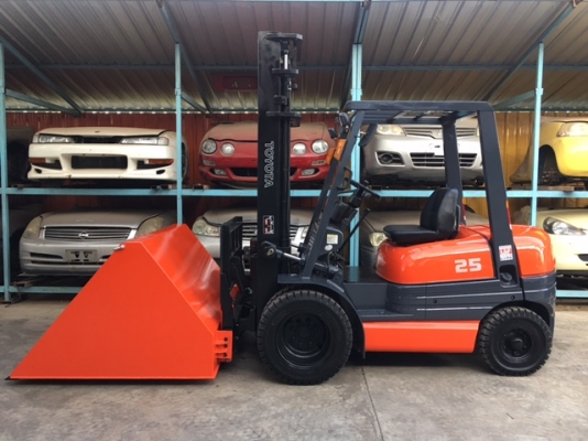 ขายรถโฟลคลิฟท์ TOYOTA  ุ6FD25 ,เสายกสูง 4 เมตร , เครื่องยนต์ดีเซล 2Z  ,งาปรับคว่ำหงาย , ปุ้งกี๋ปากกว้าง 1.5 เมตร , รถนำเข้าแท้จากญี่ปุ่น 100\%