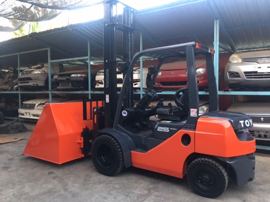 ขายรถโฟลคลิฟท์ TOYOTA  8FD25 ,เสายกสูง 5 เมตร , เครื่องยนต์ดีเซล 3Z  ,งาปรับคว่ำหงาย , ปุ้งกี๋ปากกว้าง 2.0 เมตร , รถนำเข้าแท้จากญี่ปุ่น 100\%