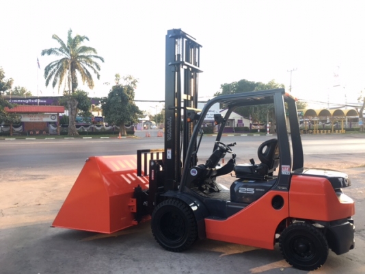 ขายรถโฟลคลิฟท์ TOYOTA  8FD25 ,เสายกสูง 5 เมตร , เครื่องยนต์ดีเซล 3Z  ,งาปรับคว่ำหงาย , ปุ้งกี๋ปากกว้าง 2.0 เมตร , รถนำเข้าแท้จากญี่ปุ่น 100\%