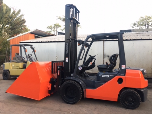 ขายรถโฟลคลิฟท์ TOYOTA  8FD25 ,เสายกสูง 5 เมตร , เครื่องยนต์ดีเซล 3Z  ,งาปรับคว่ำหงาย , ปุ้งกี๋ปากกว้าง 2.0 เมตร , รถนำเข้าแท้จากญี่ปุ่น 100\%