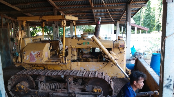 ขาย 695,000 CAT D 5 B แผ่นตีนเป็ด เครื่องดี เกียร์แรง ช่วงล่างเต็ม รถสวยพร้อมใช้(รถอยู่ ชลบุรี) 090-772-3710 090-772-3708