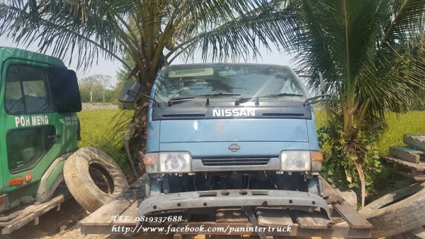 สินค้าเก่านอก ขายถูกด่วนๆหัวเก๋งรถบรรทุก4 ล้อใหญ่ ,6 ล้อเล็ก / CABIN NISSAN รุ่น:CABSTAR (รุ่นยกหัวไม่ได้/มีเฉพาะหัวเก๋ง) ราคาเพียง 16,000 บาท สนใจรีบติดต่อ 0819337688