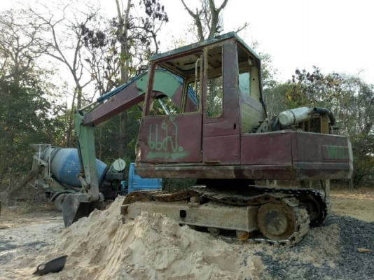 ขาย 235,000 KOMATSU PC 60-5  เครื่องดี ปั้มแรง โช่ใหม่ เอวแน่น รถสวยพร้อมใช้งาน  รถอยู่  สุรินทร์ 090-772-3710 090-772-3708