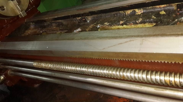 เครื่องกลึงโบราณ ขนาดยาว 9 ฟุตสภาพมากกว่า 85\% 0814583376 เครื่องกลึงโบราณ ขนาดยาว 9 ฟุตสภาพมากกว่า 85\% 0814583376