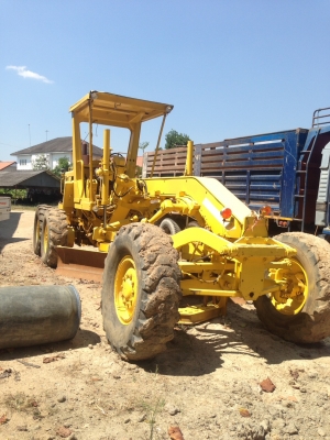 ขาย 1,200,000 รถเกรด CAT 120 G 87 V เครื่องดี เกียร์แรง เล่มทะเบียน(รถอยู่ ชลบุรี) 090-772-3710 090-772-3709