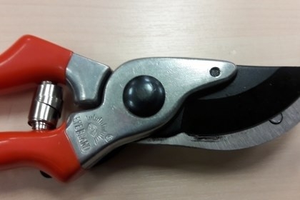 ขายกรรไกรตัดกิ่งไม้ตราตา Germany.ใบมีดคมกริบเปลี่ยนใบได้