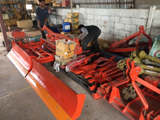 ผลิตและจำหน่ายใบดันดินหน้า พร้อมรับติดตั้งงานให้ถึงที่ มีภาพหลังติดตั้งงานให้ชม ท่านใดต้องการ ทางเรายินดีบริการอย่างเต็มที่