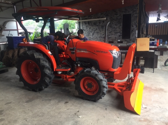 ผลิตและจำหน่ายใบดันดินหน้า พร้อมรับติดตั้งงานให้ถึงที่ มีภาพหลังติดตั้งงานให้ชม ท่านใดต้องการ ทางเรายินดีบริการอย่างเต็มที่