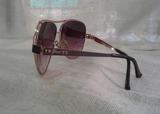 แว่นตาอเมริกัน 'หยดน้ำตา-นักบิน' เลนส์พระเจ้า 'ไซส์' Authentic GUESS handmade in แว่นตาอเมริกัน 'หยดน้ำตา-นักบิน' เลนส์พระเจ้า 'ไซส์' Authentic GUESS handmade in