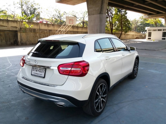 2016 benz gla 200 สีขาว รถศูนย์ สวยจัด 2016 benz gla 200 สีขาว รถศูนย์ สวยจัด