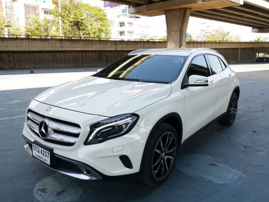 2016 benz gla 200 สีขาว รถศูนย์ สวยจัด 2016 benz gla 200 สีขาว รถศูนย์ สวยจัด