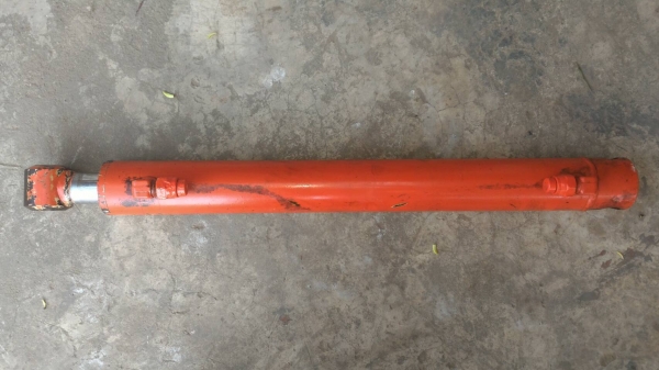 กระบอกใฮโนลิกคูโบต้ารุ่นSD181สภาพใช้งานใด้ปกติคับ