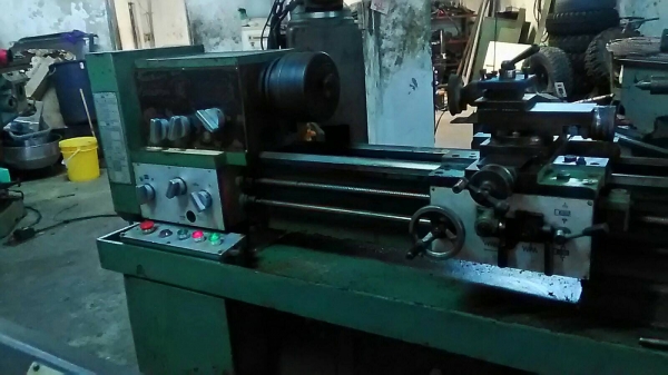 ขายกลึง5ฟุต2เพลาไฟ380เปิดหัวหมุนซ้ายขวาแบบกดปุ๋มครับสะดวกในการใช้งาน